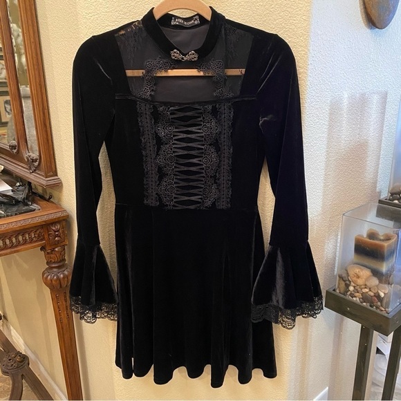 DARK IN LOVE Women Black Velvet Lace Goth Punk Dress Size Medium - Picture 1 of 9